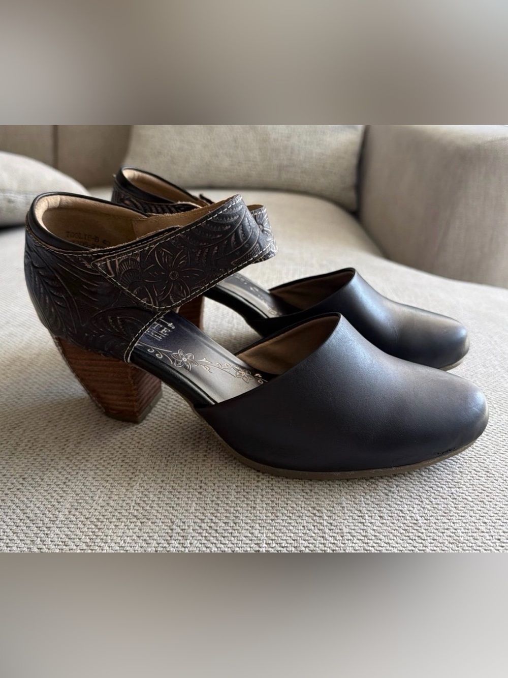 L’Artiste spring step toolie leather heels